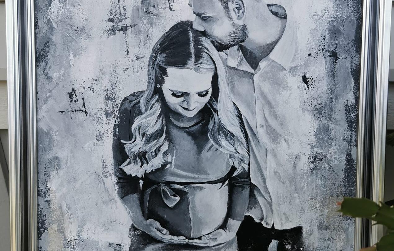 Starttimaalaus Oy:n yrittäjä Nooran maalaama taulu pariskunnasta, joka odottaa lasta